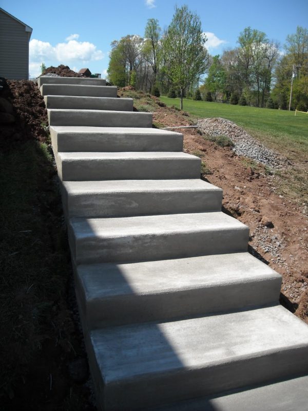 outdoor concrete stairs 