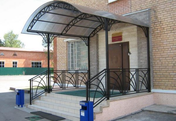 Advantages of metal staircase and porch